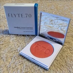 FLYTE.70 ColorBack.Pressed Cheek Blush